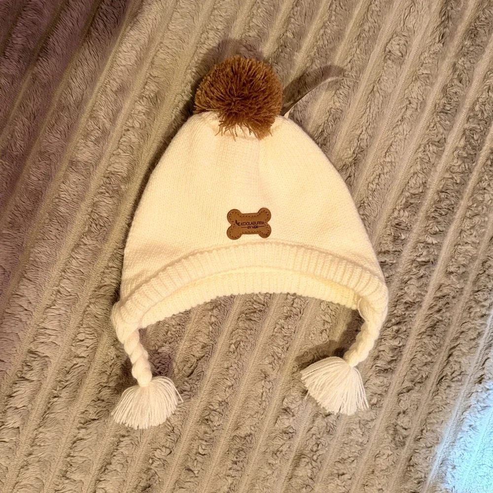 NWT Koolaburra by UGG White Knit Dog Hat Beanie with Ear Cutouts Pom Pom XL